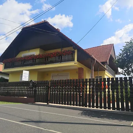 Guest house Zsuzsi Vendeghaz *