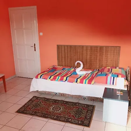 Zsuzsi Vendeghaz Guest house *