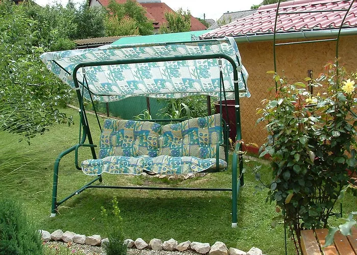 Zsuzsi Vendeghaz בית הארחה 3*